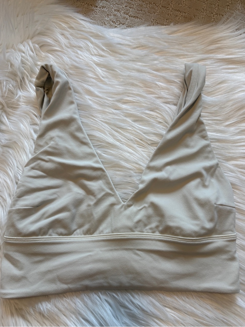 Lululemon Align V-Neck Bra in Light Ivory 6 C/D Light Support
